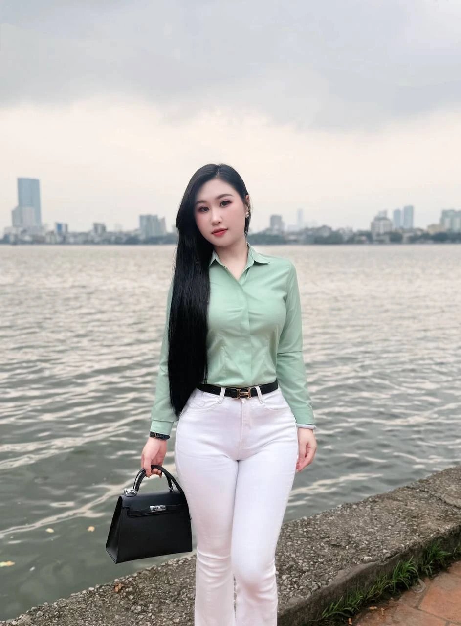 20-1774007328-chi-chong-thi-phi-nhat-threads-len-tieng-thuc-hu-chuyen-giat-spotlight-va-voc-dang-chinh-sua-qua-da-trong-dam-hoi-em-trai