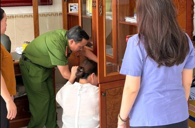 20-1774014811-can-canh-can-nha-cua-vo-co-ns-quy-binh-bi-bat-vi-bi-to-lua-dao-131-ty-cong-an-phat-hien-loat-chung-cu-kho-choi-cai