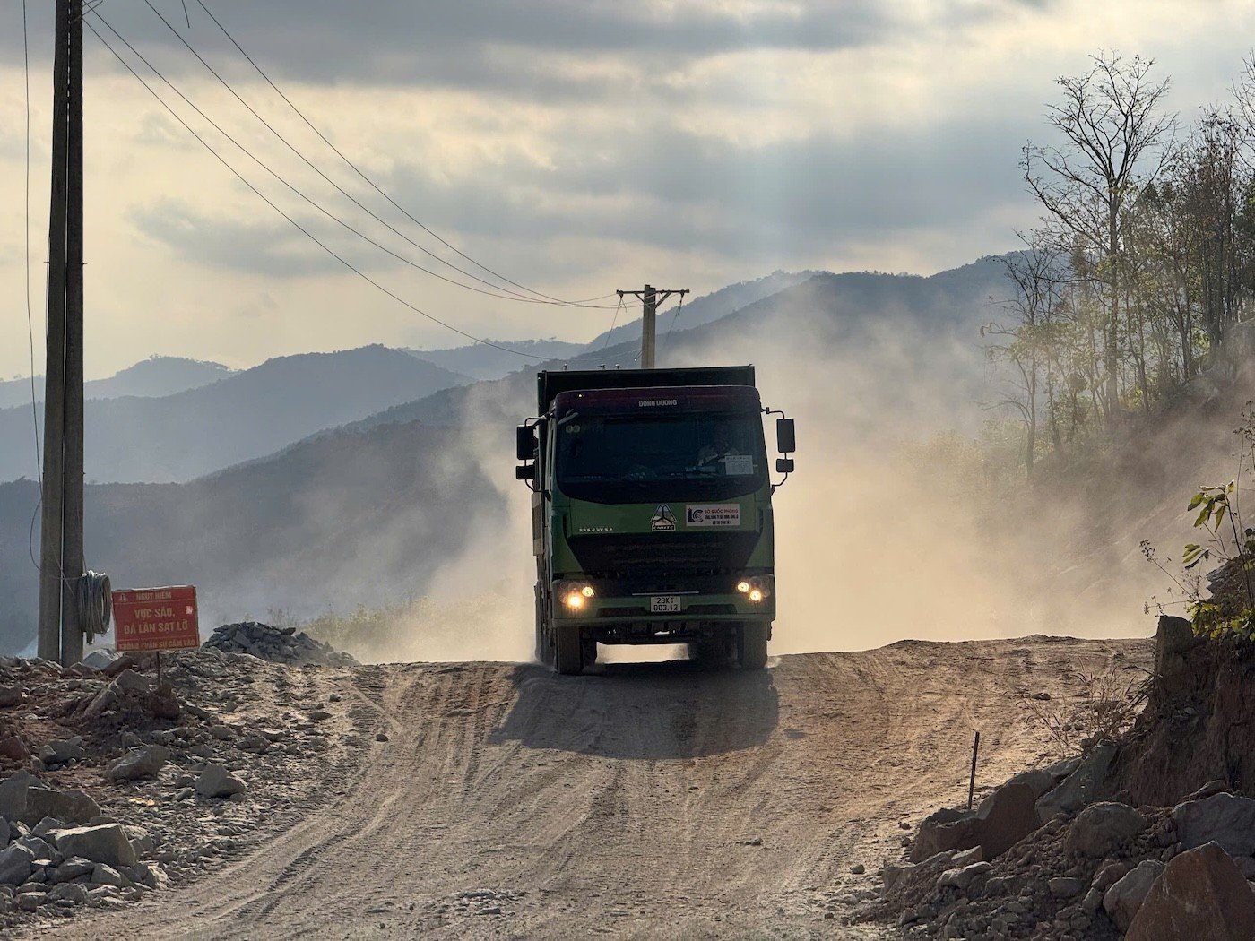 21-1774048125-gia-xang-dau-leo-thang-quy-binh-on-dan-can-can-som-co-giai-phap-ho-tro-khan-cap