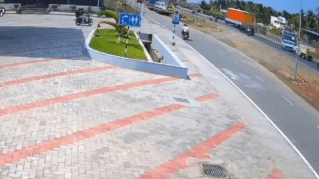 21-1774067828-kinh-hoang-khoanh-khac-xe-buyt-mat-phanh-gay-tai-nan-lien-hoan-8-nguoi-thiet-mang