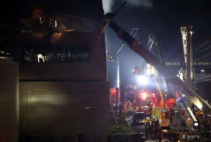 21-1774097207-tham-kich-chay-nha-may-tai-han-quoc-tim-thay-toan-bo-14-thi-the-he-lo-sai-pham-tai-khu-vuc-lanh-nan