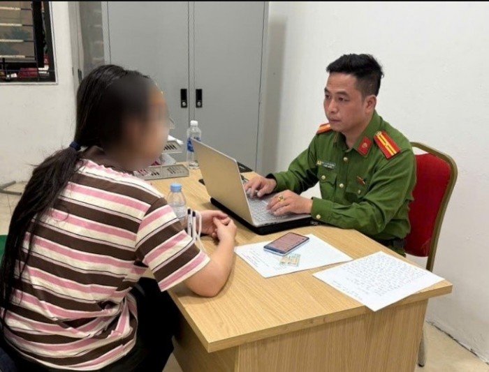 nu-sinh-ban-114-chi-vang-1