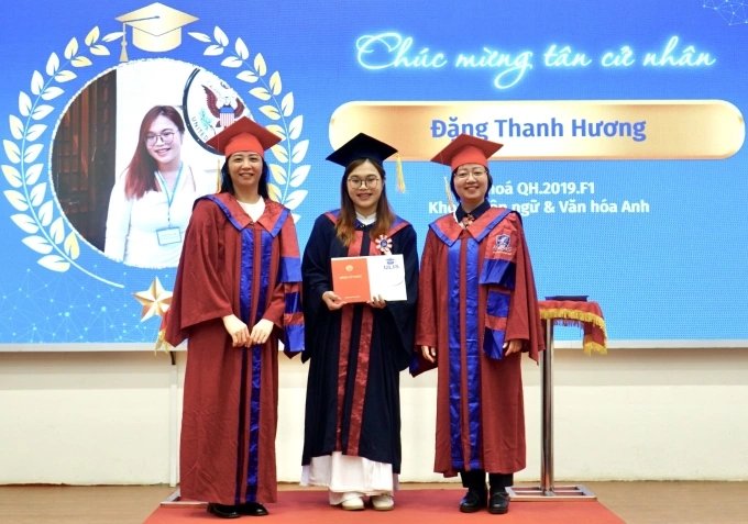 22-1774167818-cu-loi-nguoc-dong-ngoan-muc-tu-20-lan-bi-tu-choi-den-tam-ve-vang-vao-harvard-va-oxford