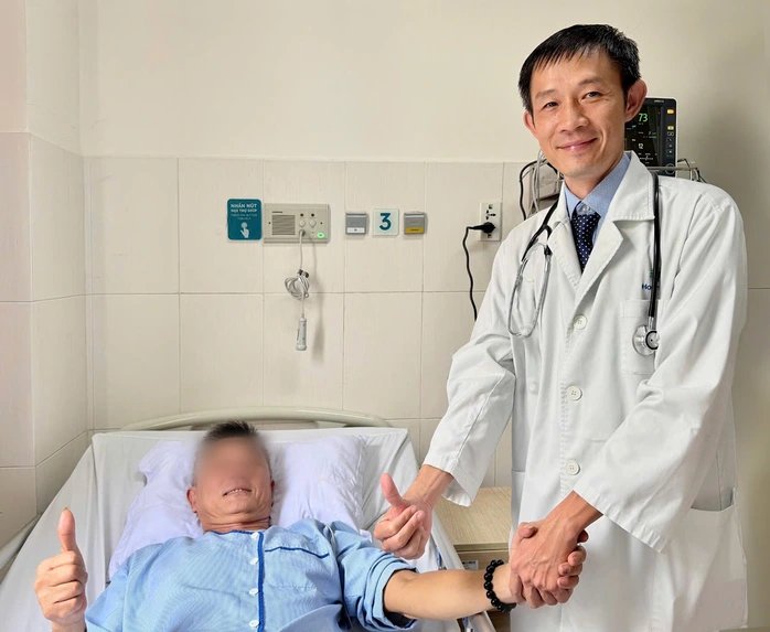 22-1774182909-cuu-song-nam-benh-nhan-ngung-tim-co-thoi-quen-uong-10-ly-ca-phe-va-hut-12-dieu-thuoc-moi-ngay