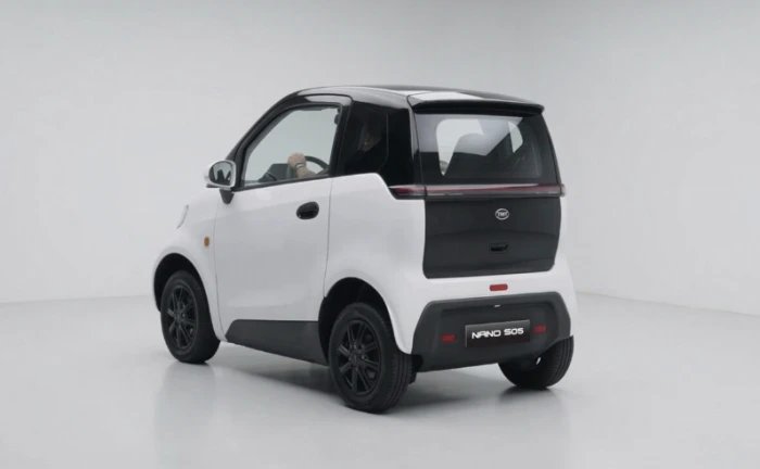 23-1774232354-o-to-dien-nano-s05-made-in-viet-nam-gia-tu-148-trieu-dong-thao-pin-nhu-xe-may-sac-tai-nha