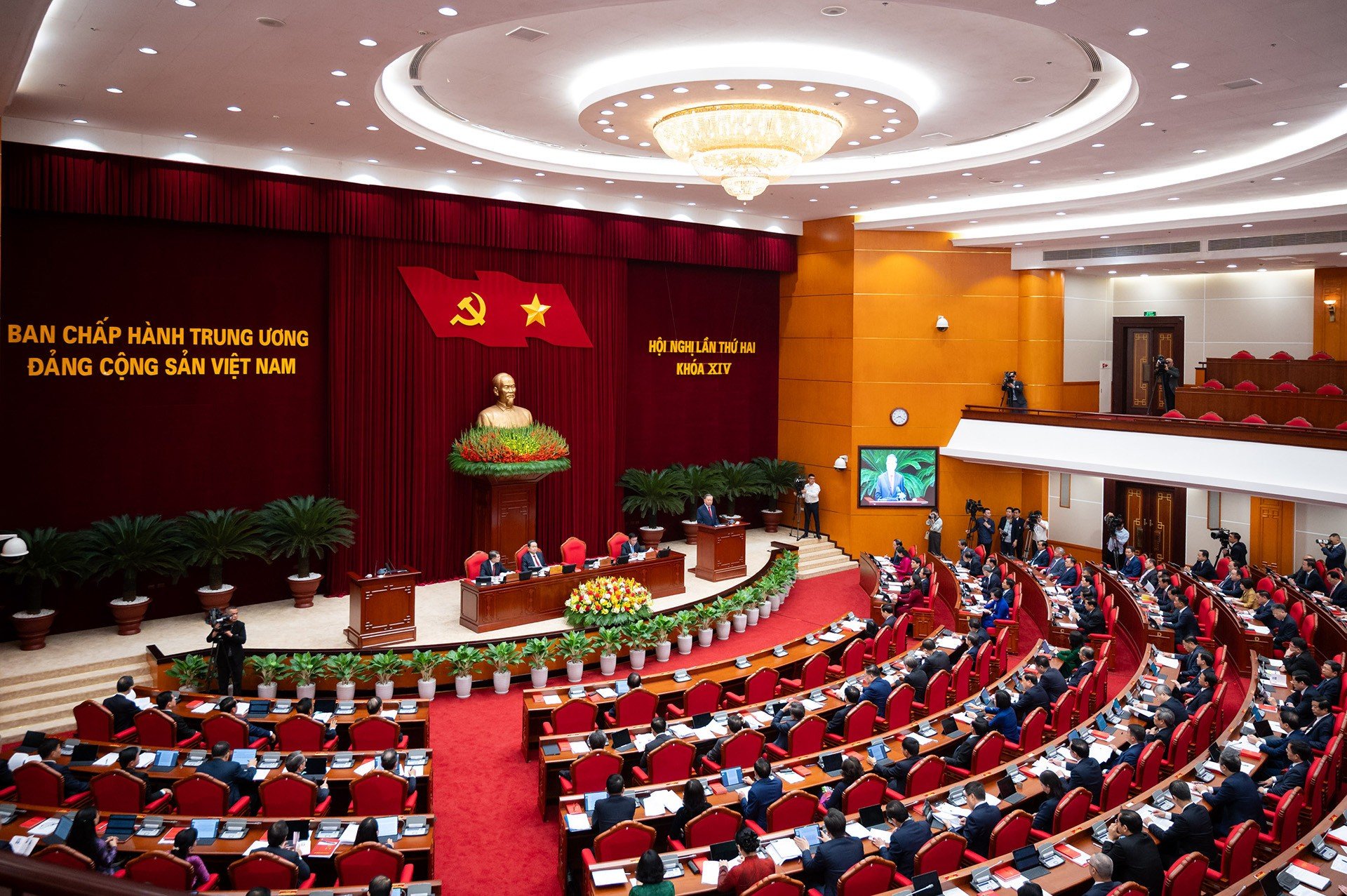 23-1774232714-khai-mac-hoi-nghi-trung-uong-2-khoa-xiv-ban-loat-van-de-he-trong-ve-nhan-su-va-phat-trien-dat-nuoc