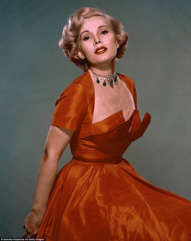 23-1774238975-hoa-hau-9-doi-chong-va-triet-ly-ly-hon-moi-khi-roi-bo-mot-nguoi-dan-ong-toi-deu-giu-lai-can-nha-cua-anh-ta