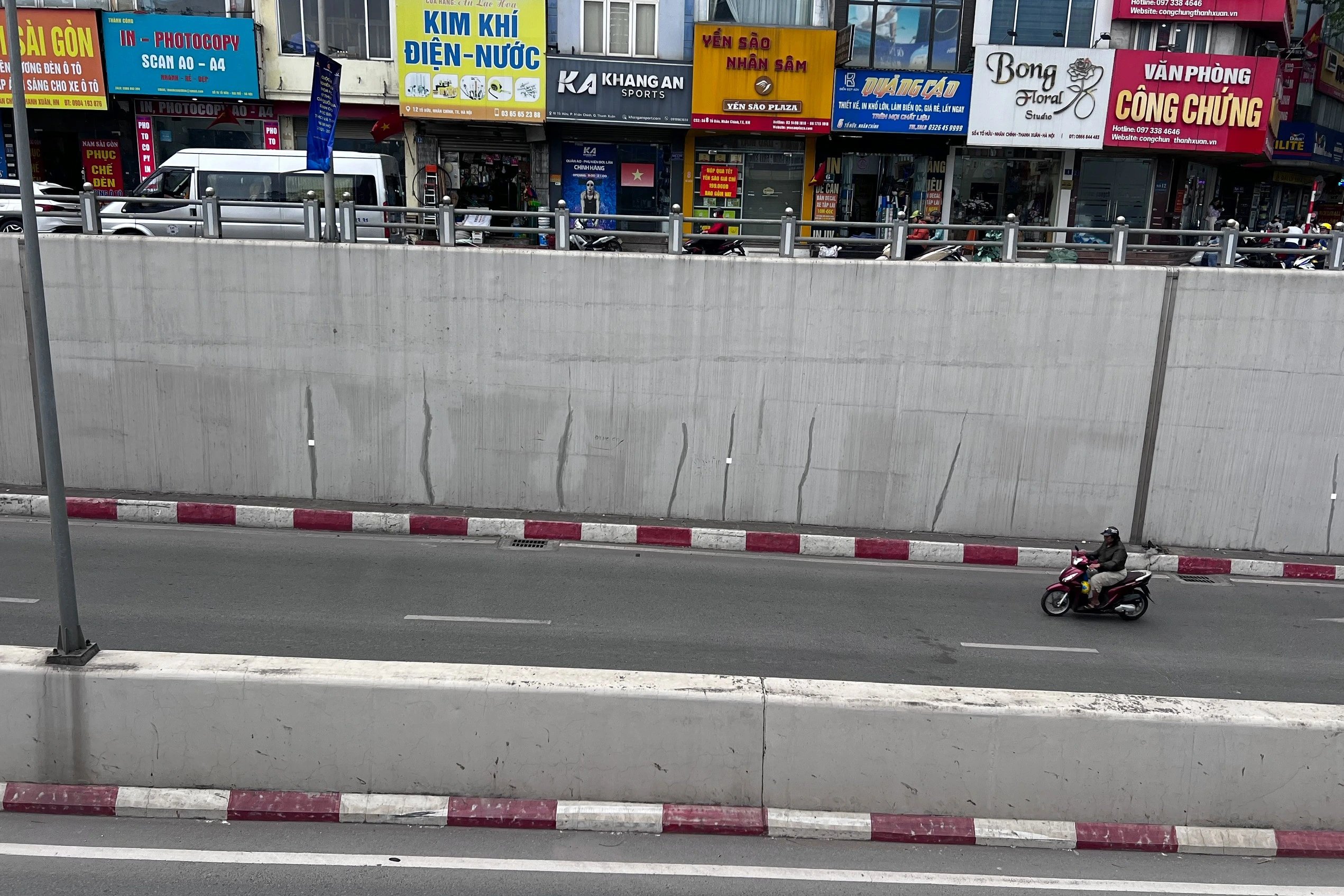 23-1774239718-xuat-hien-nhieu-vet-nut-tai-ham-chui-700-ty-o-ha-noi-co-quan-chuc-nang-len-tieng