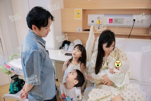 Dù ngoài kia có bão tố gì, thì đây là gia đình JustaTee - Trâm Anh bên cạnh bé thứ 3 vừa sinh!- Ảnh 6.