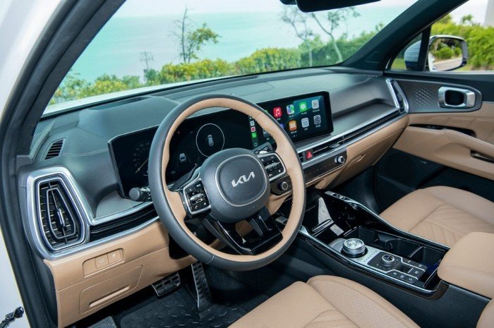 24-1774316158-choi-sat-van-fortuner-va-ford-everest-kia-sorento-tung-uu-dai-giam-gia-lan-banh-cuoi-thang-32026