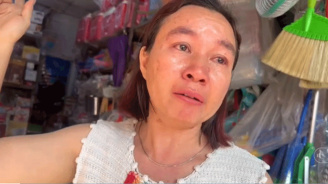 24-1774321846-hang-xom-bat-khoc-ke-ve-hoan-canh-cua-2-me-con-tu-vong-vu-chay-quan-com-o-tphcm