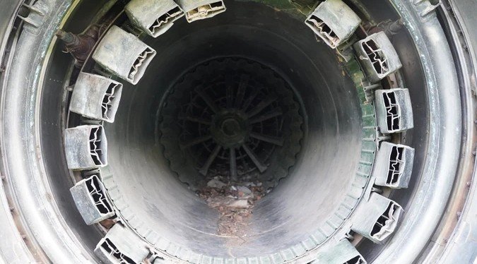 24-1774334306-chiec-may-bay-mig-21-bi-bo-quen-hon-40-nam-o-khu-dan-cu-ca-mau-su-that-khien-nhieu-nguoi-bat-ngo