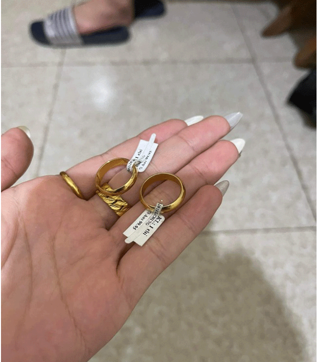 24-1774349750-netizen-tranh-luan-vu-co-gai-nhan-manh-nhung-nguoi-mung-cuoi-bang-vang-rat-co-tinh-toan