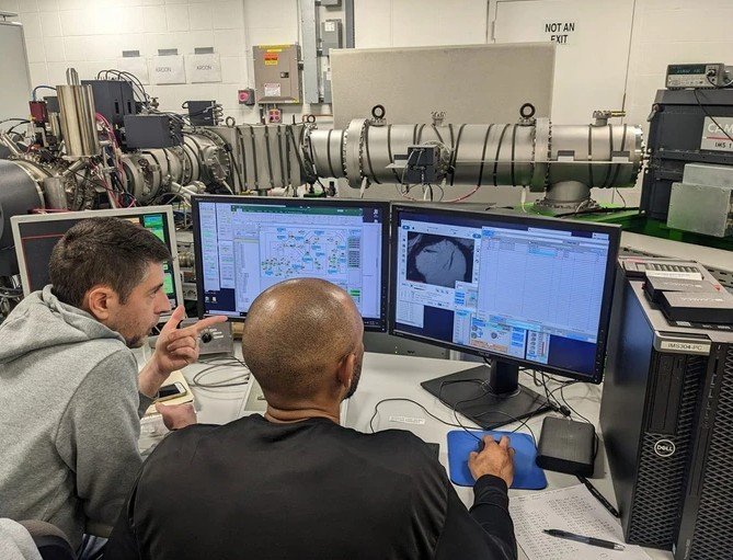 24-1774358657-nasa-mo-niem-phong-bau-vat-mat-trang-sau-50-nam-phat-hien-khien-cac-nha-khoa-hoc-sung-sot