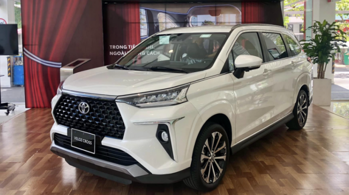 25-1774402553-mpv-7-cho-dua-xa-hang-tai-viet-nam-xpander-veloz-cross-stargazer-giam-sau-toi-hon-100-trieu