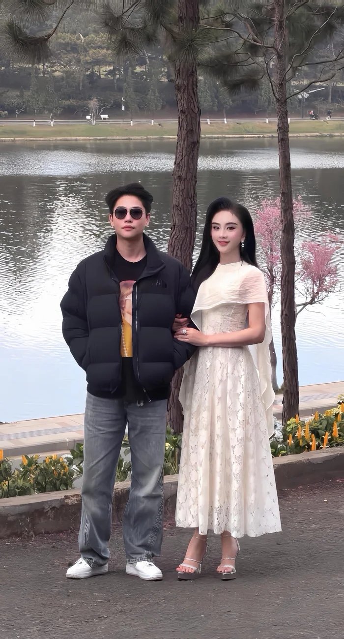 25-1774407773-lam-khanh-chi-cong-khai-sanh-doi-ben-trai-tre