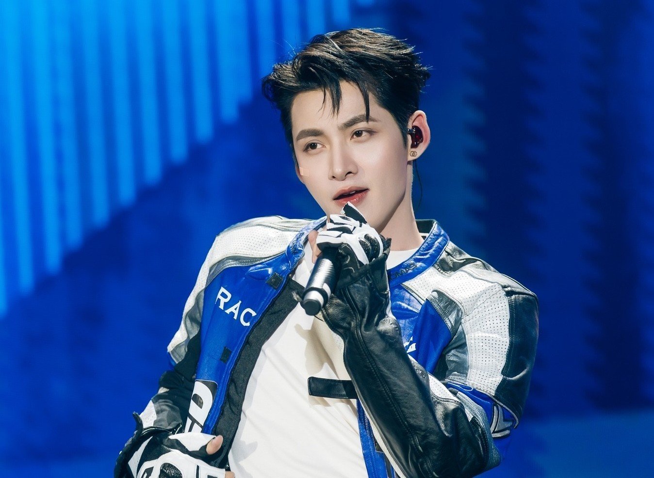 25-1774409100-hoa-minzy-va-e-kip-tao-hit-dinh-dam-khong-cuu-duoc-mv-moi-cua-mot-anh-trai