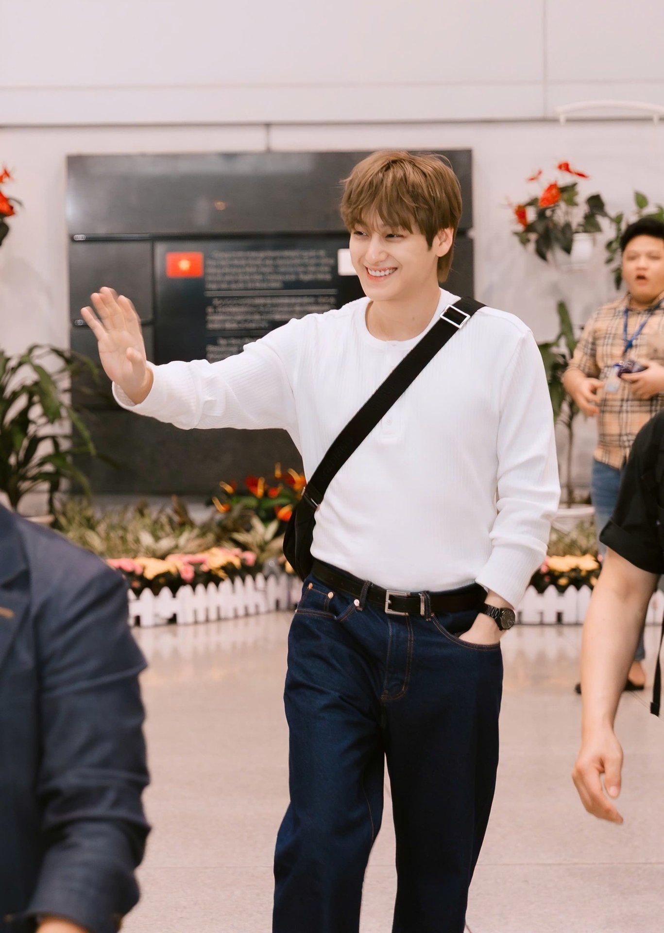 26-1774488389-nam-than-vuon-sao-bang-kim-bum-xac-nhan-tro-lai-viet-nam