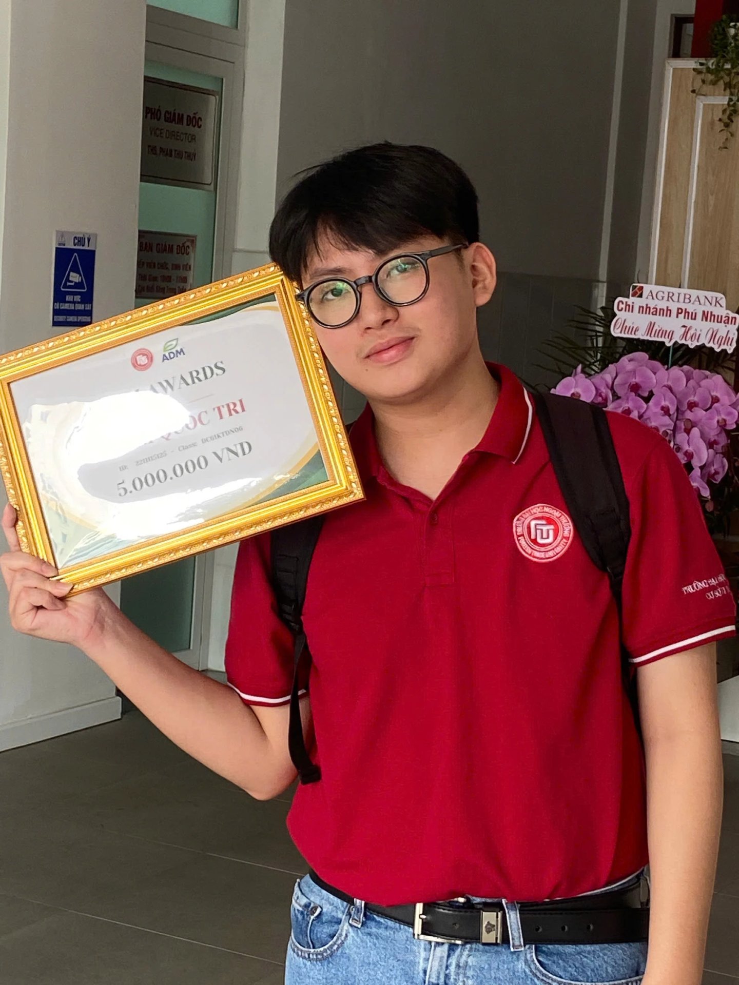 26-1774491981-thu-khoa-ngoai-thuong-phan-hieu-tphcm-gay-an-tuong-voi-gpa-tuyet-doi-40