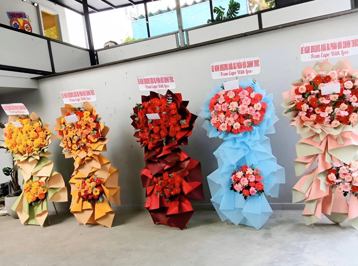 26-1774492191-fandom-neko-le-gui-vong-hoa-tang-den-cong-ty-quan-ly-dinh-diem-mau-thuan-van-hoa-than-tuong-tai-viet-nam