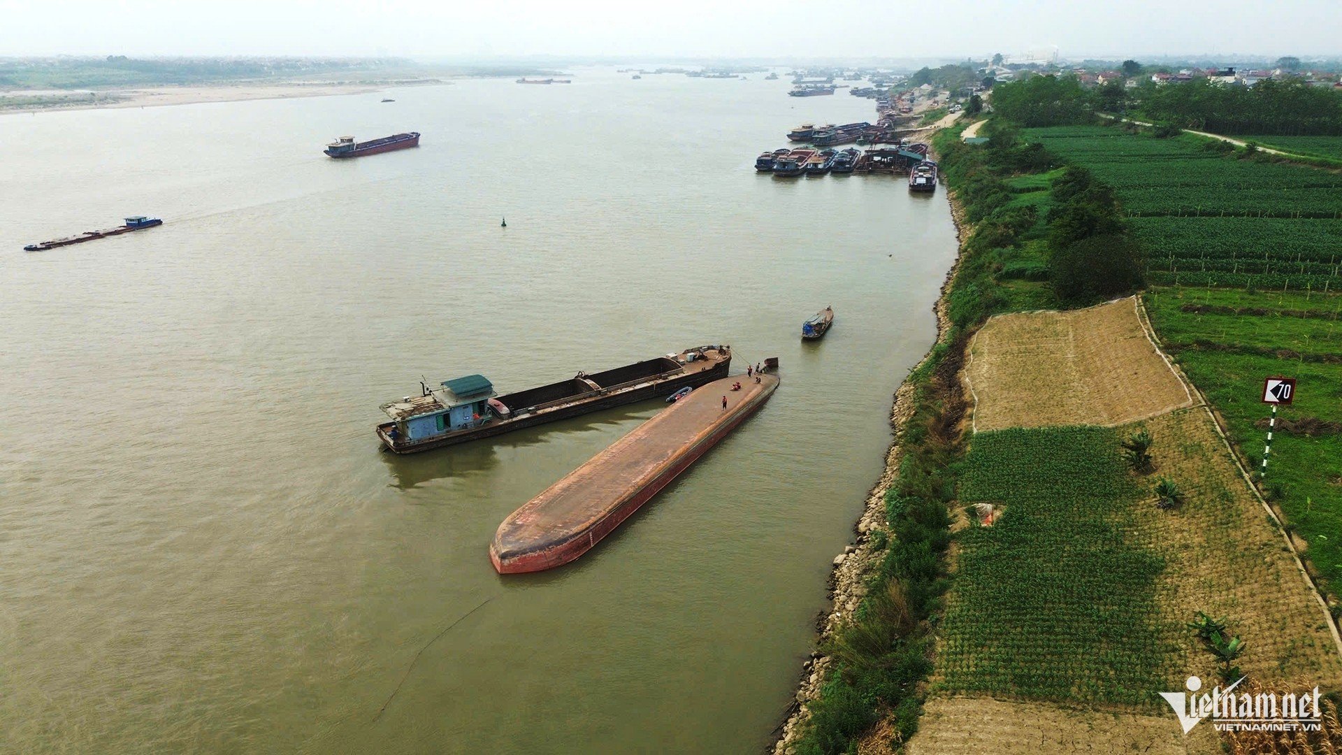 26-1774492664-tim-thay-thi-the-nan-nhan-thu-hai-sau-vu-chim-tau-tren-song-hong