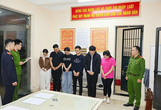 26-1774507268-ha-noi-phanh-phui-thu-doan-dung-nuoc-muoi-sinh-ly-tang-kich-thuoc-cau-nho-tai-co-so-tham-my-chui