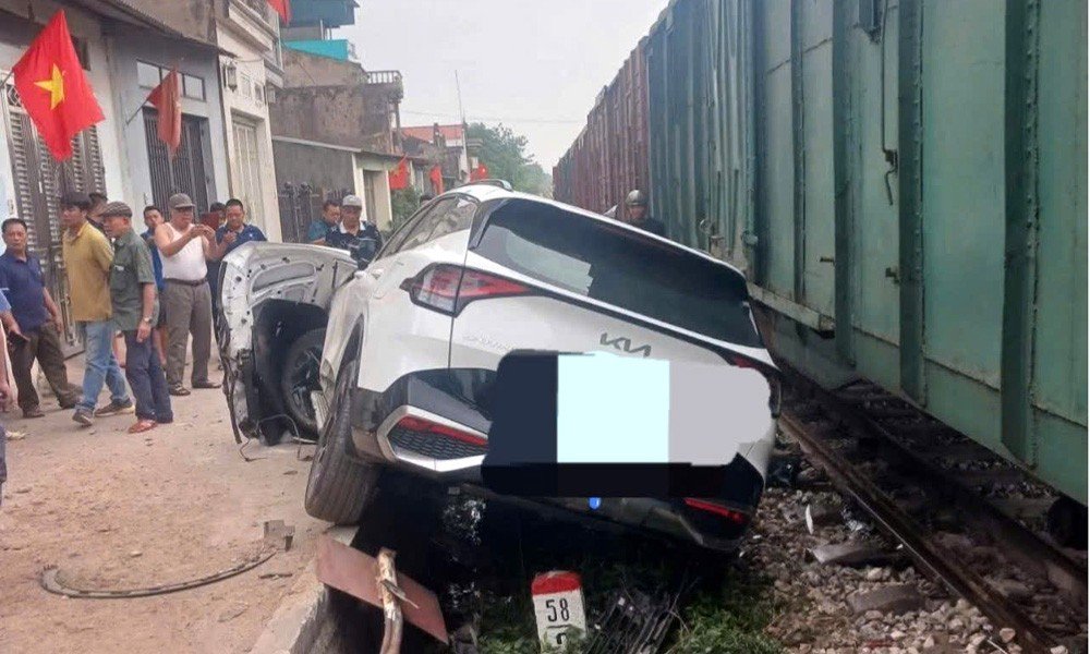 26-1774516817-o-to-bang-qua-loi-di-tu-mo-bi-tau-hoa-tong-hu-hong-nang-tai-bac-ninh