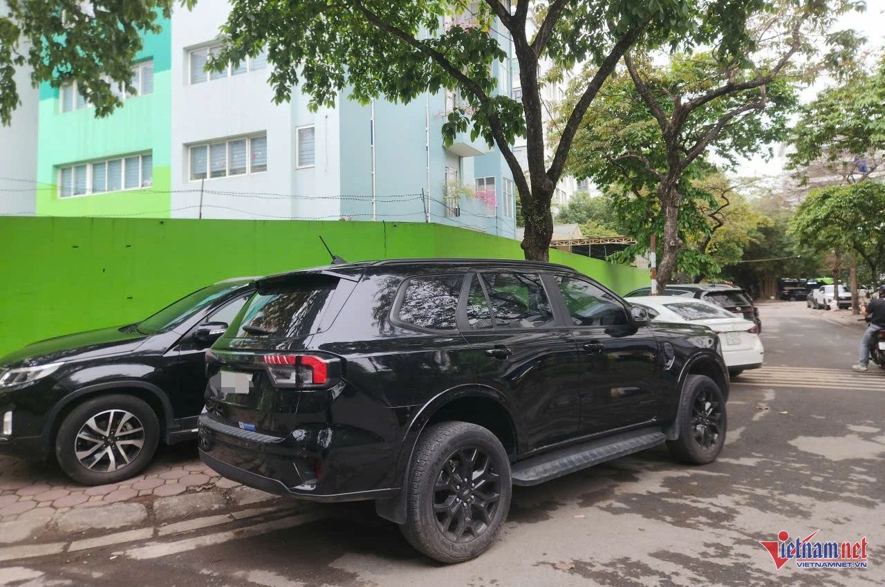 27-1774573024-xac-minh-vu-xo-xat-vi-phi-do-xe-tu-phat-giua-long-ha-noi-khi-doi-ve-xe-doi-lay-cu-dam