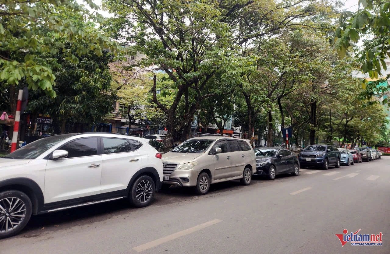 27-1774573024-xac-minh-vu-xo-xat-vi-phi-do-xe-tu-phat-giua-long-ha-noi-khi-doi-ve-xe-doi-lay-cu-dam