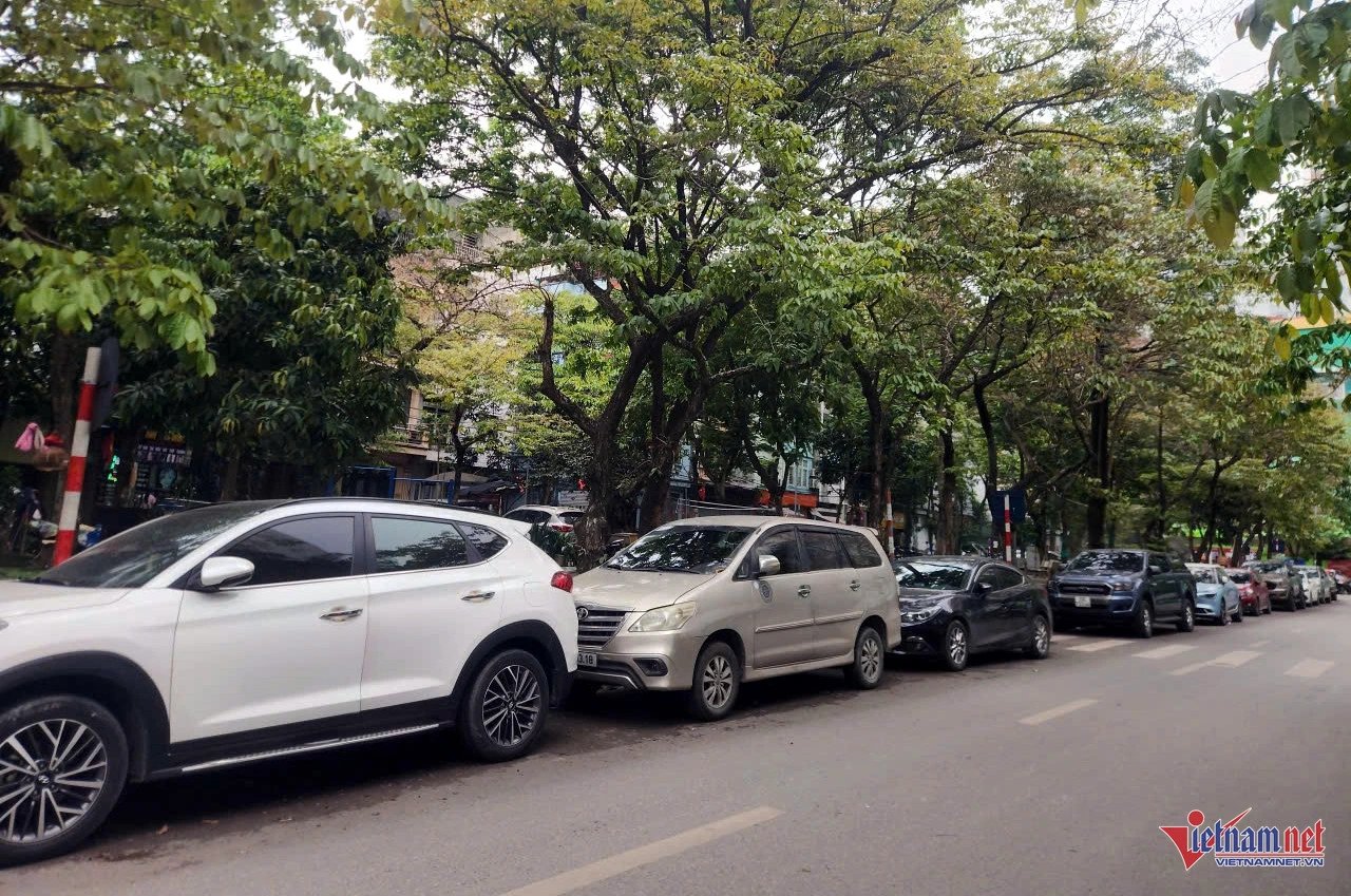 27-1774573024-xac-minh-vu-xo-xat-vi-phi-do-xe-tu-phat-giua-long-ha-noi-khi-doi-ve-xe-doi-lay-cu-dam