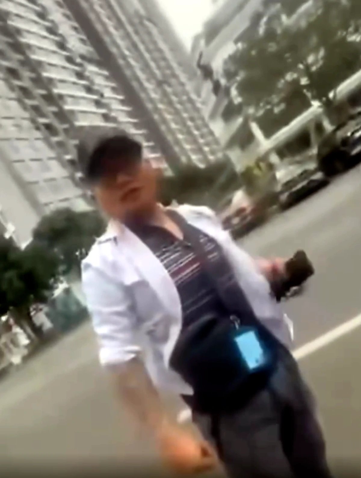 27-1774573024-xac-minh-vu-xo-xat-vi-phi-do-xe-tu-phat-giua-long-ha-noi-khi-doi-ve-xe-doi-lay-cu-dam