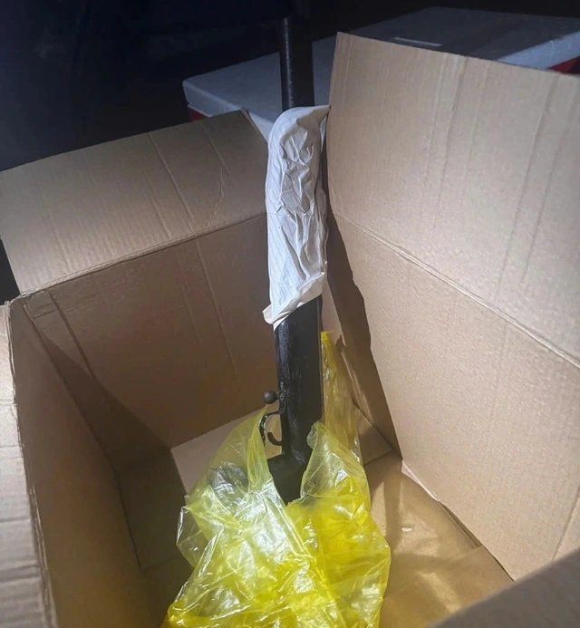 Thuê taxi về quê, bắn chết tài xế và mẹ vợ, livestream khi bỏ trốn- Ảnh 2.