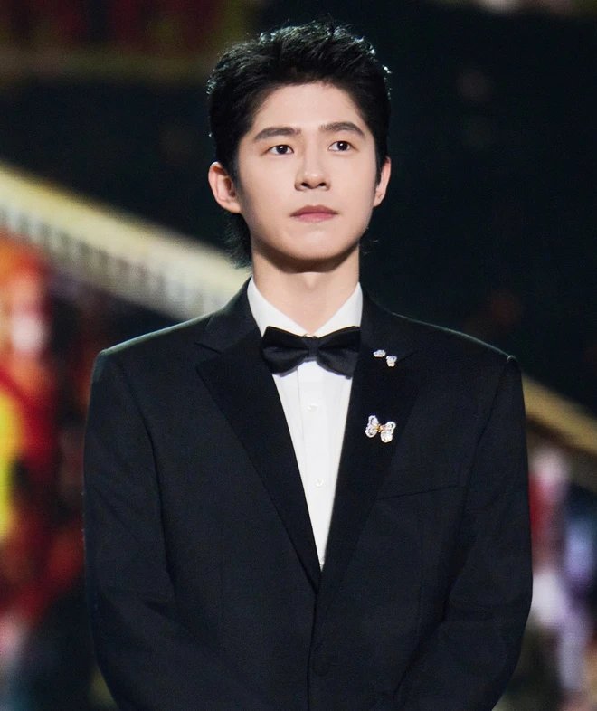 27-1774601776-3-nghe-si-dinh-dam-vuong-nghi-van-di-karaoke-tay-vin