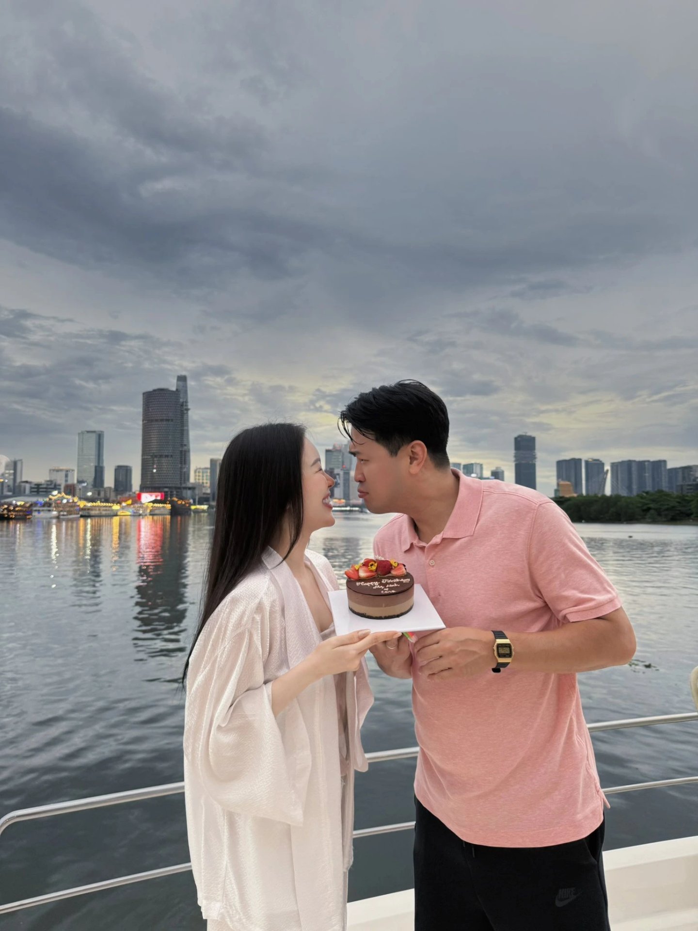 27-1774609620-gemini-da-noi-thanh-tuu-xuat-sac-nhat-la-cuoi-duoc-em-loi-ngon-tinh-gay-sot-cua-thieu-gia-nha-ty-phu-johnathan-hanh-nguyen