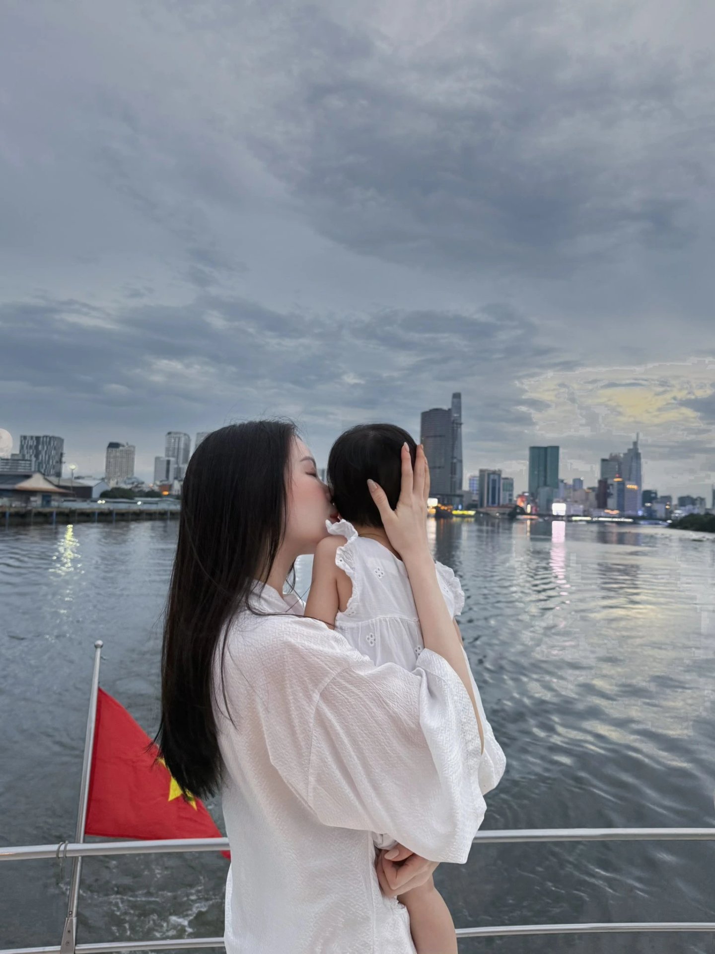 27-1774609620-gemini-da-noi-thanh-tuu-xuat-sac-nhat-la-cuoi-duoc-em-loi-ngon-tinh-gay-sot-cua-thieu-gia-nha-ty-phu-johnathan-hanh-nguyen