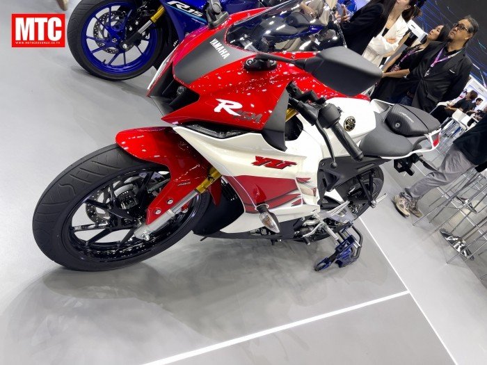 Yamaha-R15M-3