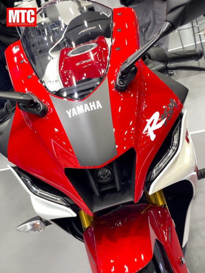 Yamaha-R15M-1