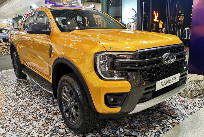 28-1774661618-ford-ranger-toyota-hilux-va-loat-ban-tai-cu-rot-gia-sau-vi-bi-han-che-luu-thong-o-noi-do-ha-noi