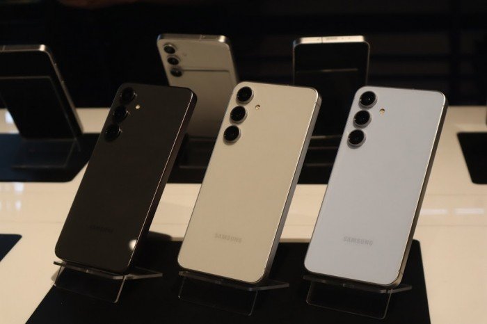 28-1774680348-day-la-chiec-galaxy-s-gia-tru-10-trieu-re-hon-ca-galaxy-a57-moi-ai-an-dut-iphone-17-pro-max