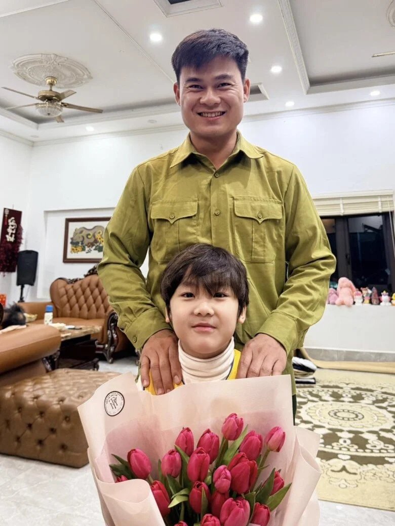 28-1774682947-con-trai-hoa-minzy-roi-truong-quoc-te-ve-hoc-truong-lang