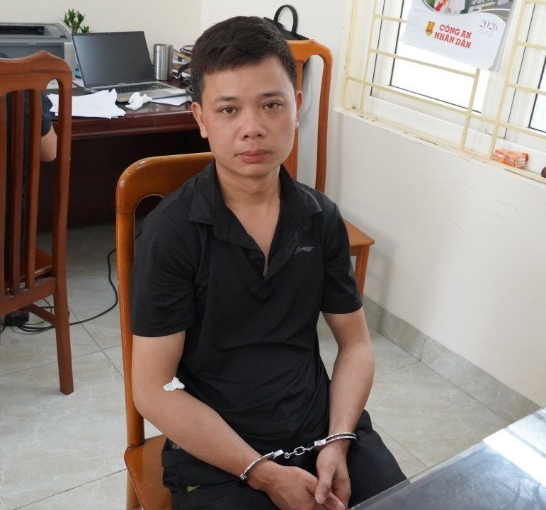 28-1774683174-vu-no-sung-kinh-hoang-o-quang-tri-bo-vo-thoat-chet-nhung-vien-dan-van-con-trong-dau