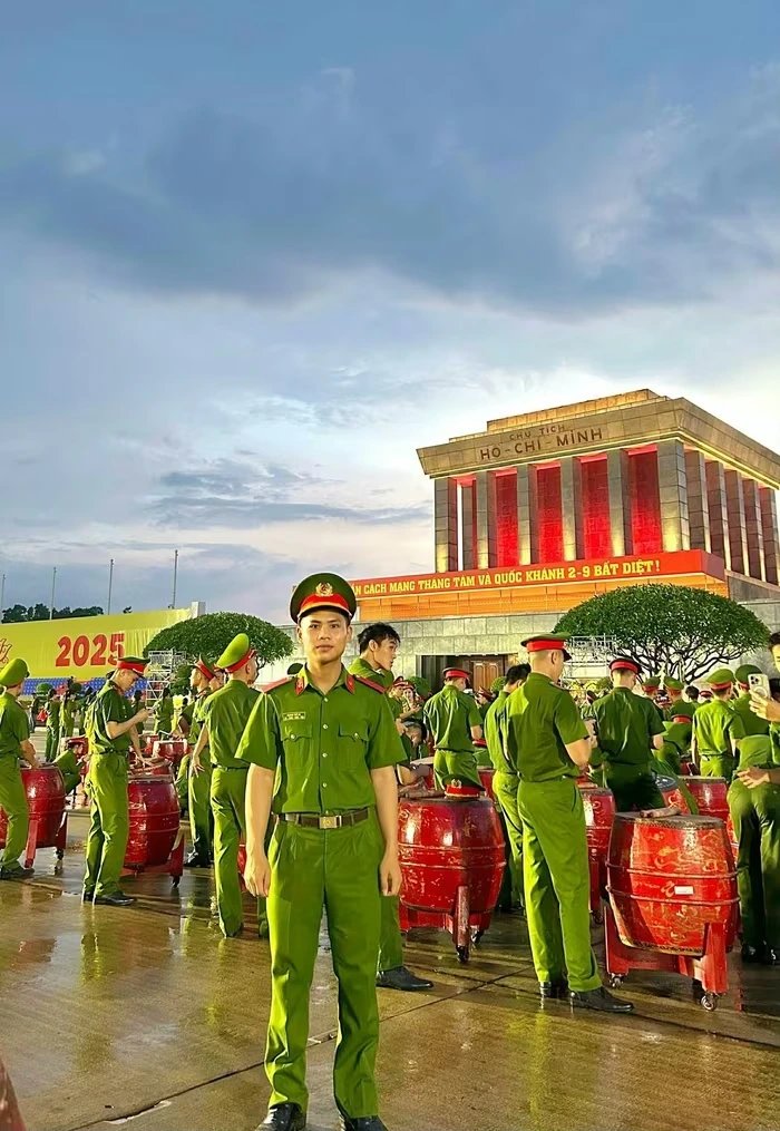 28-1774683930-cau-hoc-sinh-dung-lan-bat-song-hoc-online-nay-thay-doi-ngoan-muc-la-sinh-vien-hoc-vien-csnd