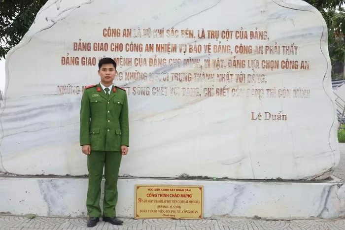 28-1774683930-cau-hoc-sinh-dung-lan-bat-song-hoc-online-nay-thay-doi-ngoan-muc-la-sinh-vien-hoc-vien-csnd