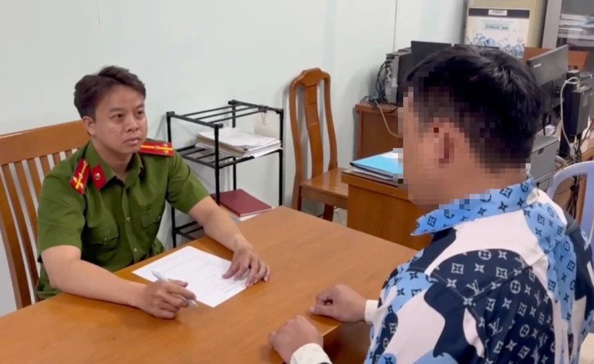 29-1774742191-tphcm-au-da-khi-cho-do-xang-hai-nguoi-dan-ong-bi-cong-an-trieu-tap