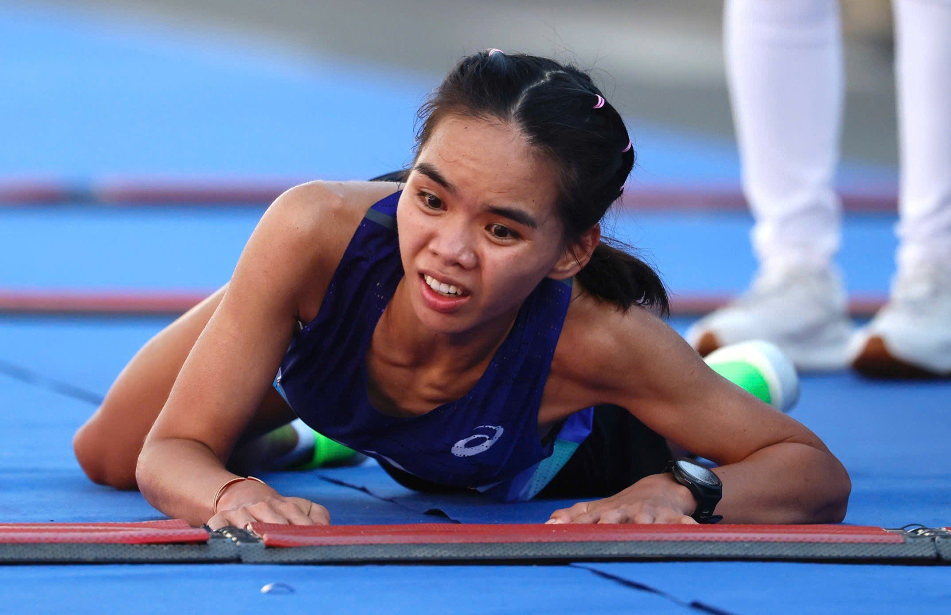 29-1774750617-khoanh-khac-nghen-long-vdv-bo-let-ve-dich-tai-tien-phong-marathon