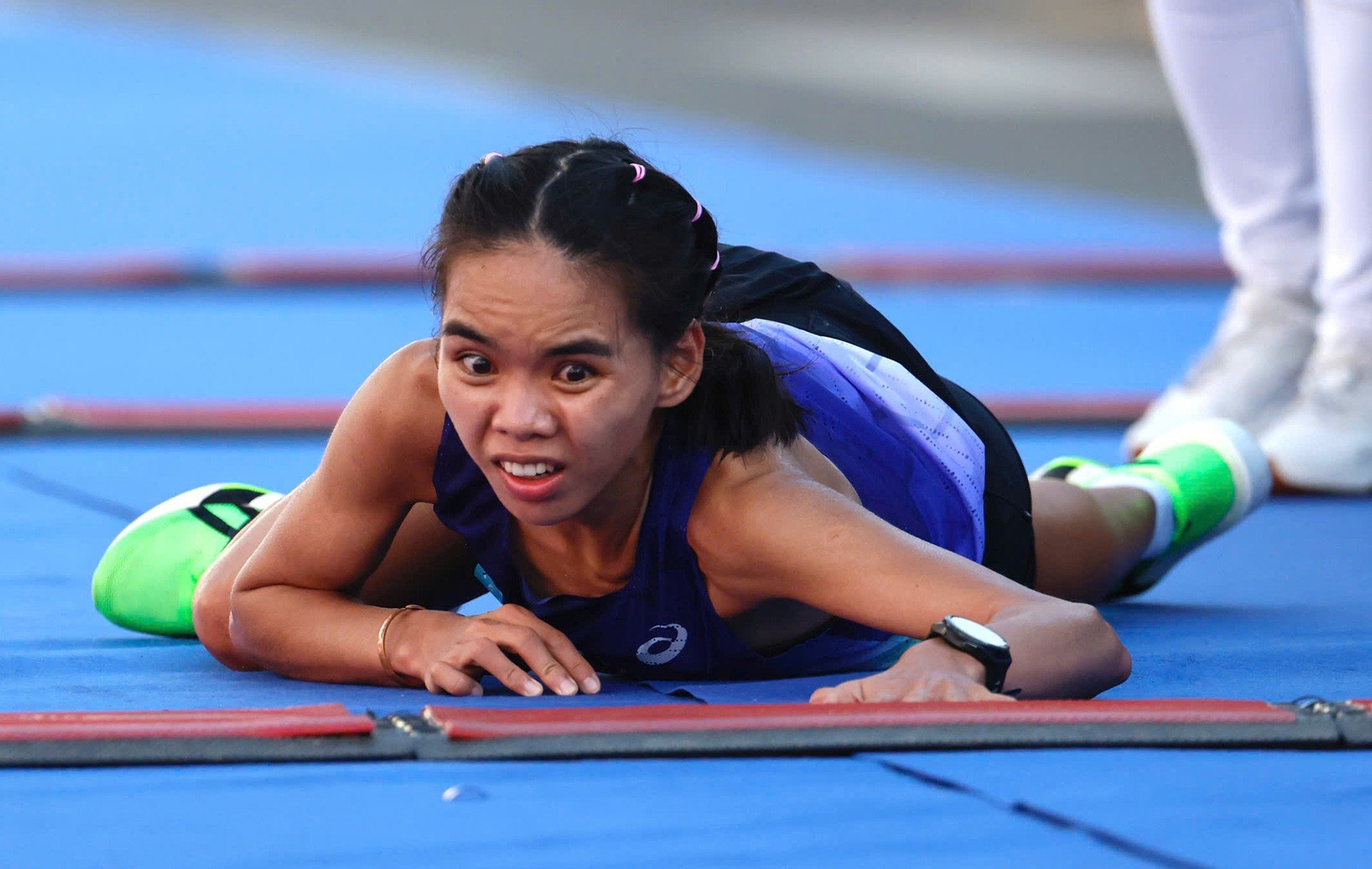 29-1774750617-khoanh-khac-nghen-long-vdv-bo-let-ve-dich-tai-tien-phong-marathon