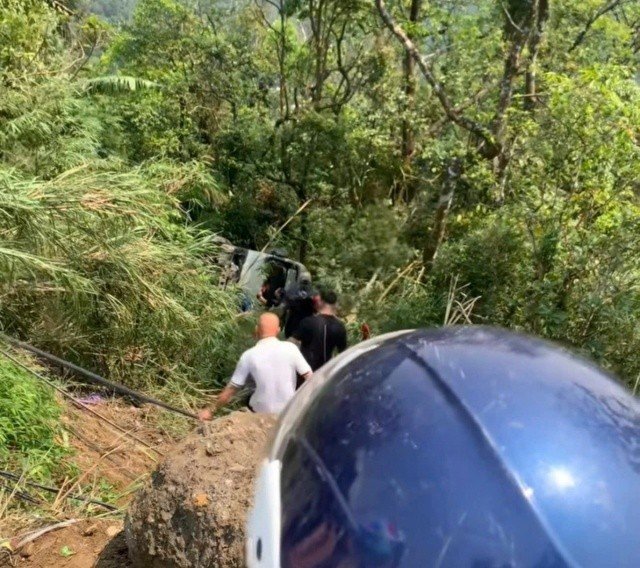 29-1774780057-hien-truong-xe-29-cho-mat-phanh-roi-xuong-vuc-o-tam-dao-khien-nhieu-nguoi-bi-thuong-chinh-quyen-dia-phuong-len-tieng