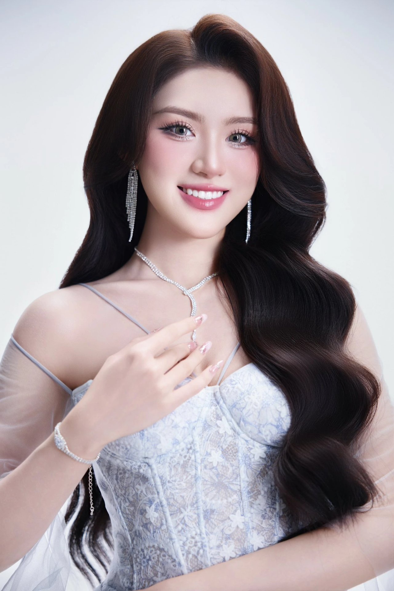 30-1774832685-chan-dung-phan-phuong-oanh-tu-nguoi-dep-bien-den-tan-miss-world-vietnam-hoi-tu-tron-ven-sac-voc-va-tri-tue