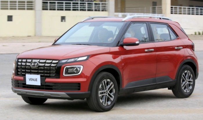 30-1774837137-kia-sonet-suzuki-fronx-uu-dai-khung-suv-hang-a-cham-day-chi-hon-400-trieu-gia-re-nhu-rau