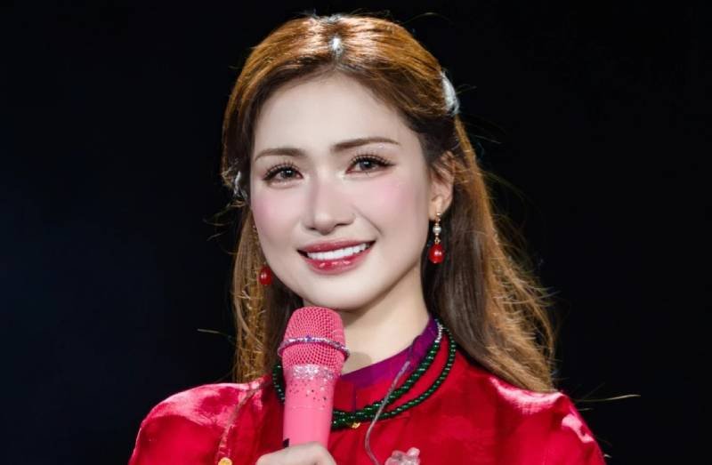 30-1774840865-hoa-minzy-gay-bao-mang-voi-khoanh-khac-quay-het-minh-tai-dam-cuoi-que-nha